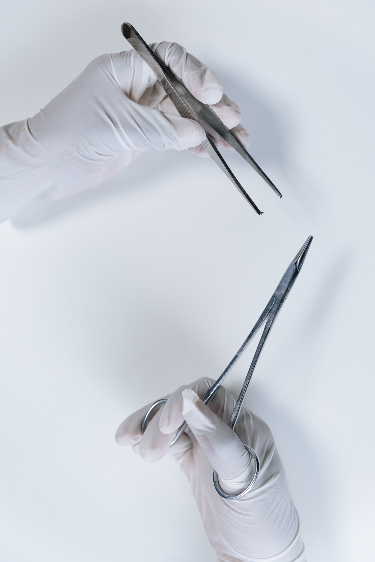 Jak dobierane są narzędzia chirurgiczne przed zabiegiem?