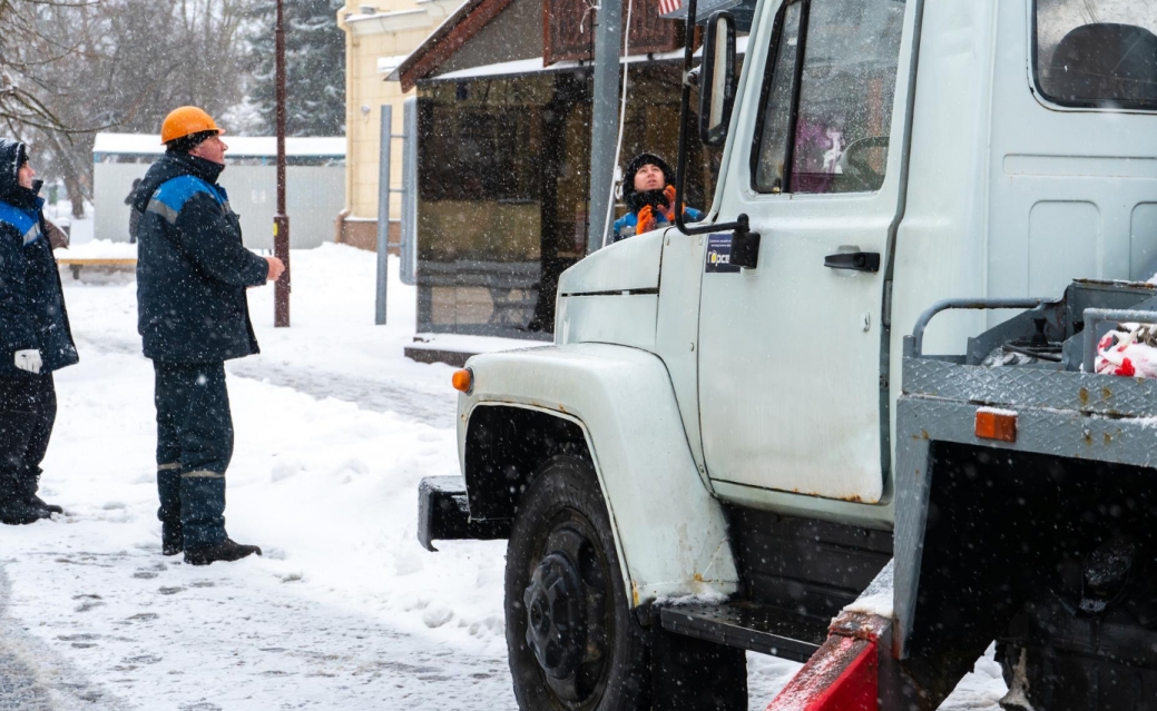 Podziękowania dla policjantów z Krokowej za pomoc w wydobyciu samochodu ze śniegu