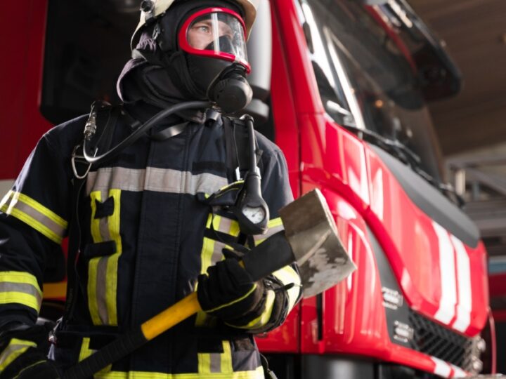 Nowe wyposażenie dla strażaków z Jastrzębia-Zdroju: pojazd ratowniczy, przyczepy i namioty pneumatyczne