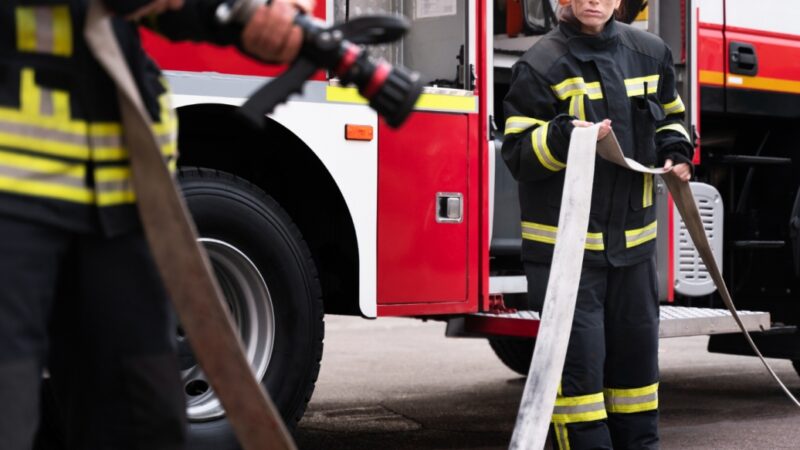 Intensywna akcja gaśnicza w Jastrzębiu-Zdroju: sześć zastępów straży pożarnej bierze udział w akcji