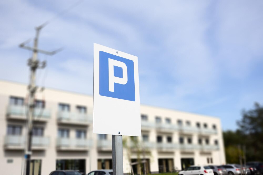 Jastrzębie-Zdrój: Szalejące auto bez kierowcy raniło dwie osoby na parkingu szpitalnym