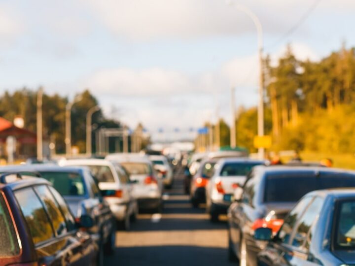 Deszcz na drogach – zwiększone ryzyko, uważaj na bezpieczeństwo!