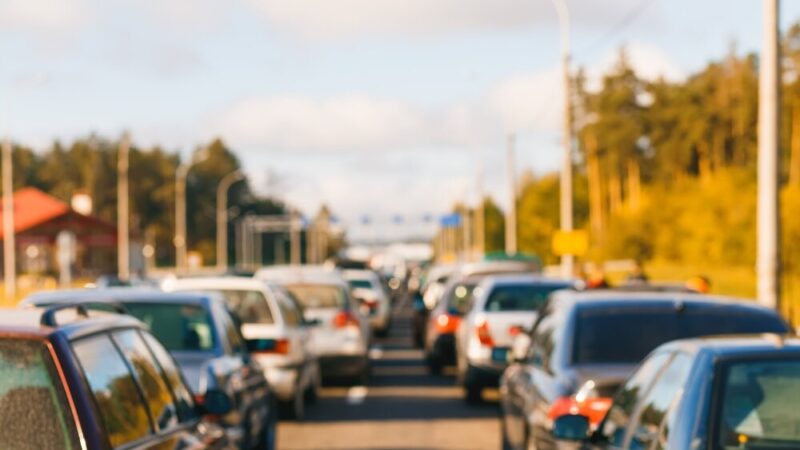 Deszcz na drogach – zwiększone ryzyko, uważaj na bezpieczeństwo!