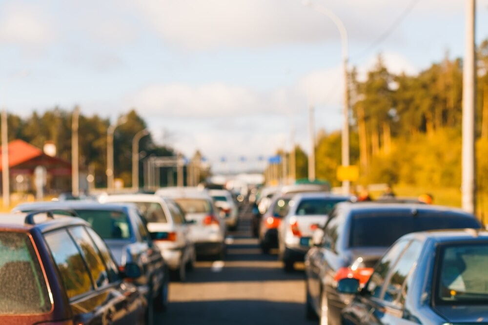 Deszcz na drogach – zwiększone ryzyko, uważaj na bezpieczeństwo!
