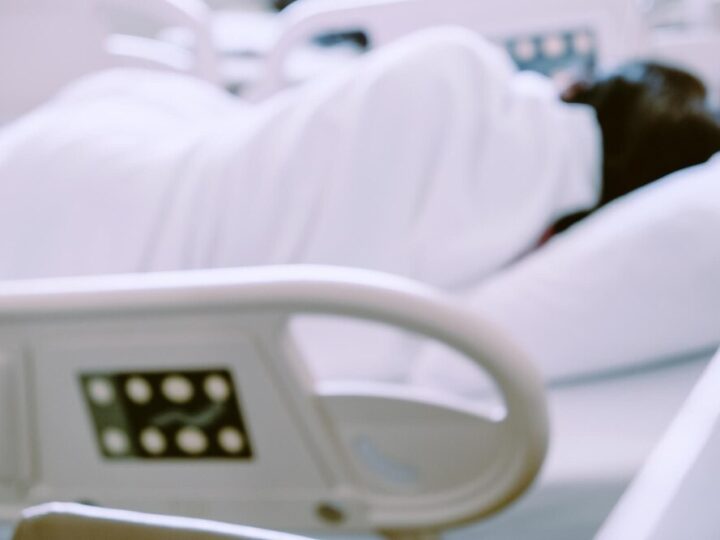 Seniorzy na spotkaniu z policją i ZUS: Jak zadbać o bezpieczeństwo i zdrowie?