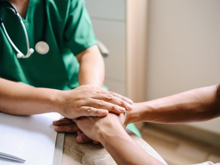 Dzielnicowi z Kłomnic uratowali 35-latka w nagłej sytuacji zdrowotnej