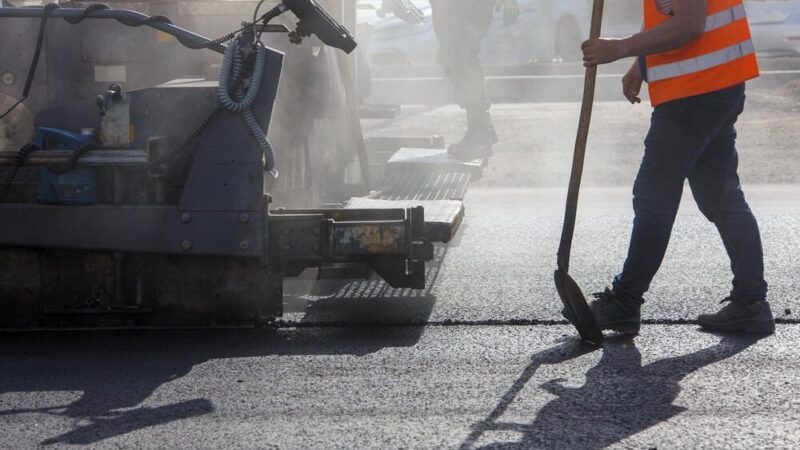 Nowa nawierzchnia w Golasowicach: poprawa bezpieczeństwa na drodze powiatowej