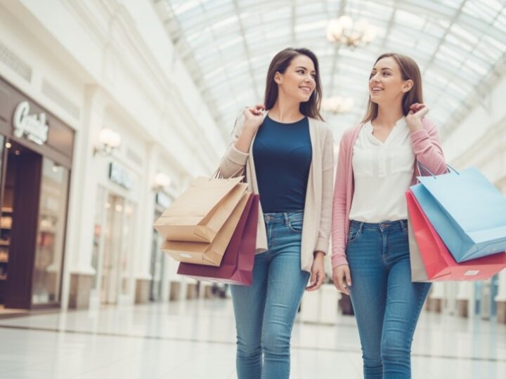 Jak bezpiecznie robić zakupy przed świętami i unikać oszustów?