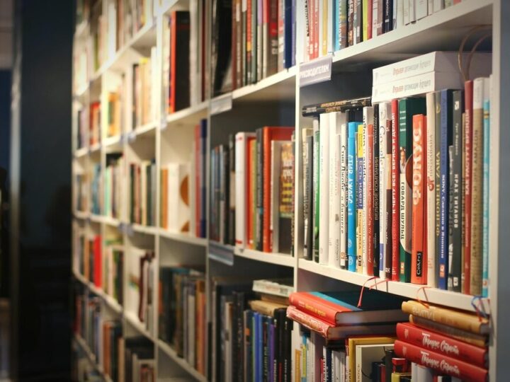 Zanurz się w książkach: dołącz do cichego klubu czytelniczego!