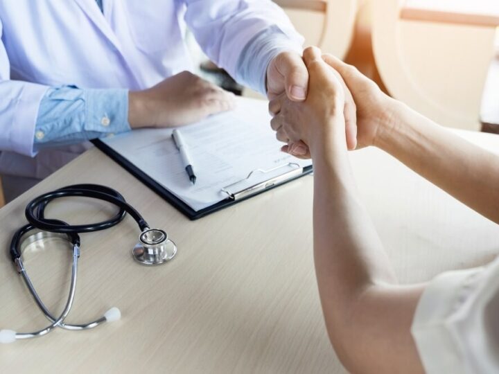 Bohaterski policjant, który ratował życie, teraz potrzebuje naszej pomocy