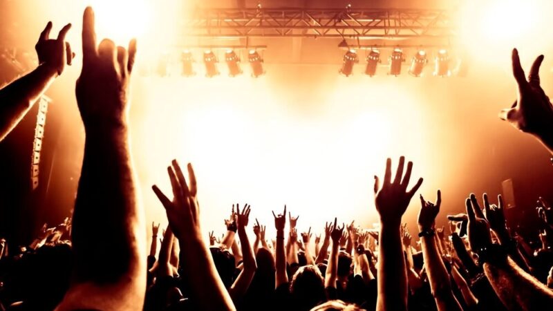 Polskie hity lat 70., 80. i 90. na żywo – sprawdź, ile znasz!