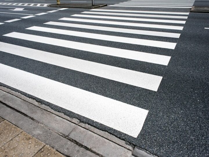 Autobus w Chorzowie potrącił pieszego na przejściu – mężczyzna w ciężkim stanie