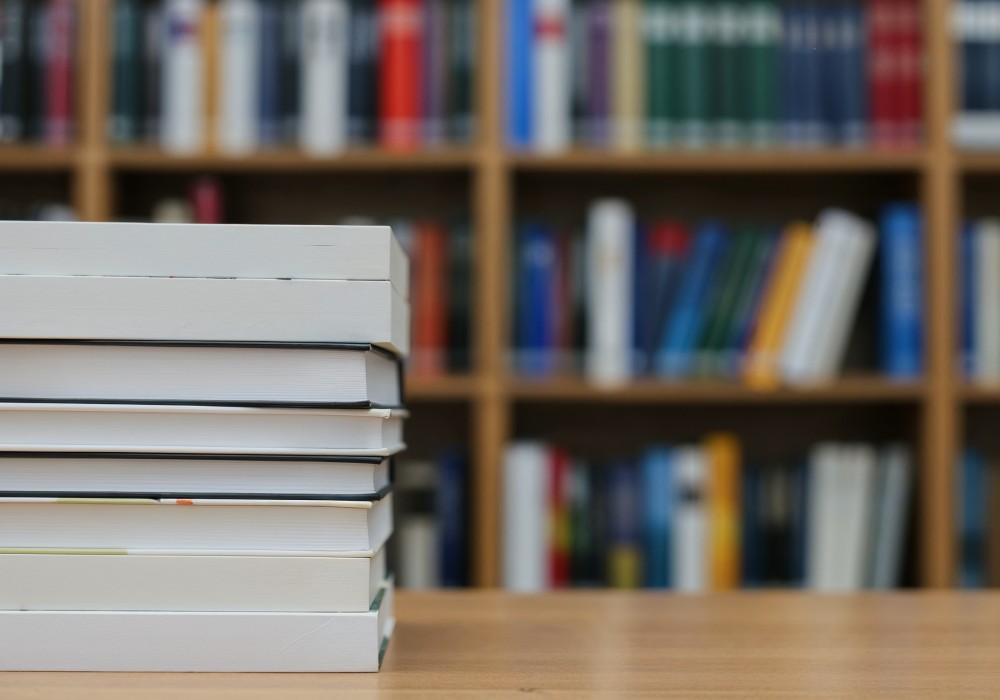 Uczniowie odkrywają tajemnice biblioteki w Jastrzębiu-Zdroju podczas fascynującej lekcji