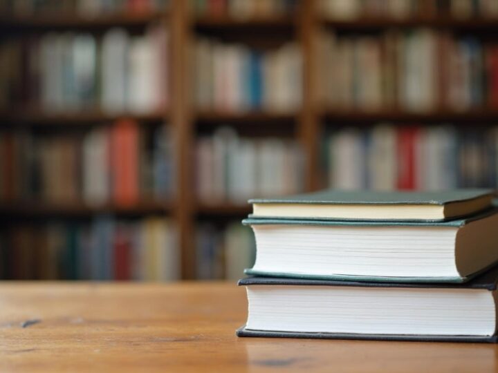 Bestsellery Empiku 2023: odkryj nagrodzone książki w naszej bibliotece!