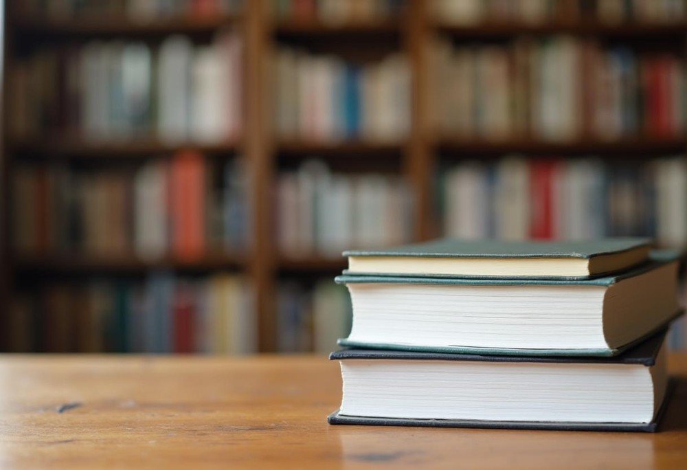 Bestsellery Empiku 2023: odkryj nagrodzone książki w naszej bibliotece!