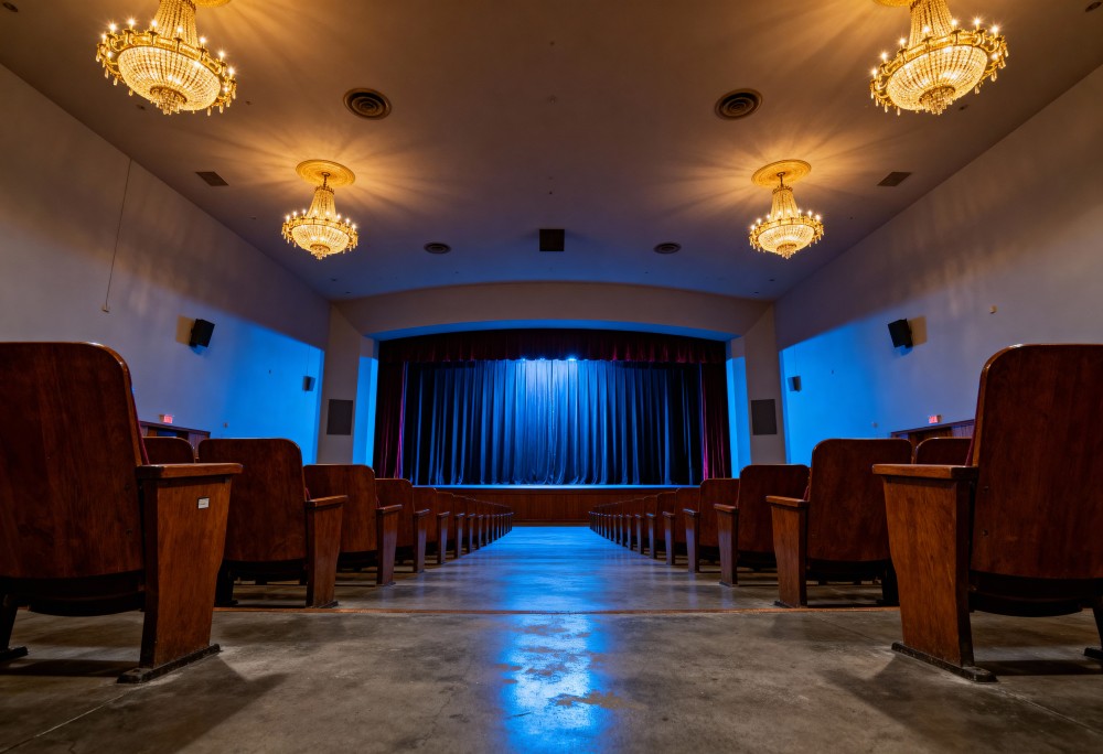 MLECZ: Spektakl odkrywający traumy dzieciństwa w Teatrze SAFO