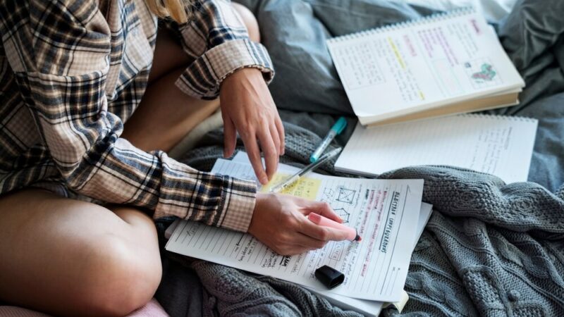 Policjanci uczą dzieci zasad bezpieczeństwa w Żorach