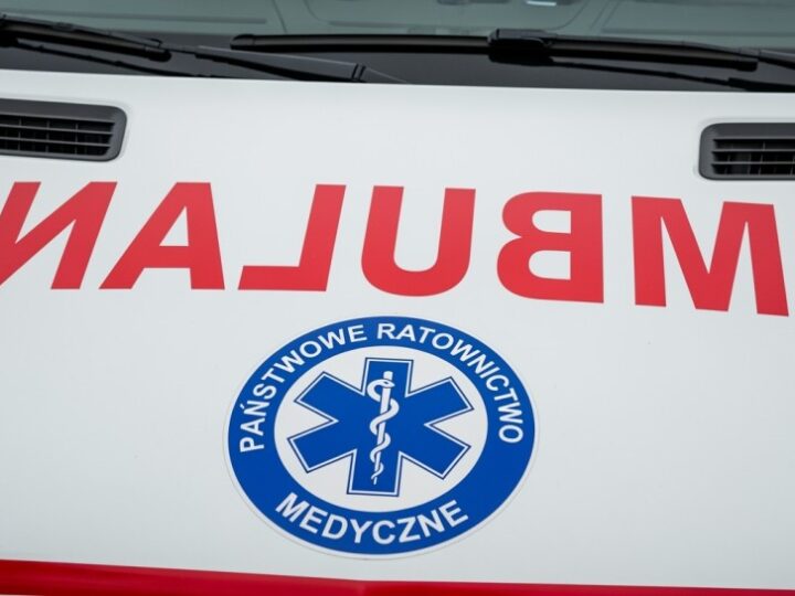 Młoda bohaterka w akcji: 8-latka ratuje mamę dzwoniąc po pomoc