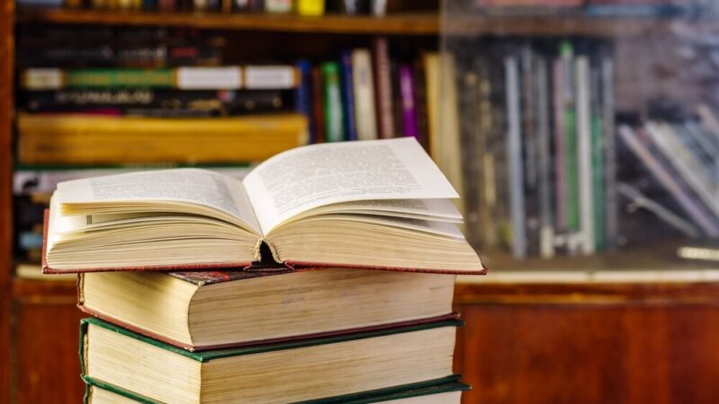 Nowoczesny Bibliobox: Odbieraj książki 24/7 w Świerklanach!