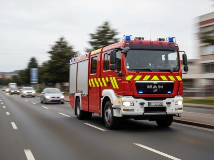 Policjanci uratowali mężczyznę i ewakuowali 21 osób z płonącego mieszkania