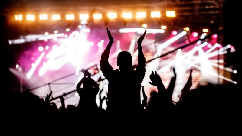 Koncert Piotra Tłustochowicza z okazji Dnia Kobiet w Łaźni Moszczenica