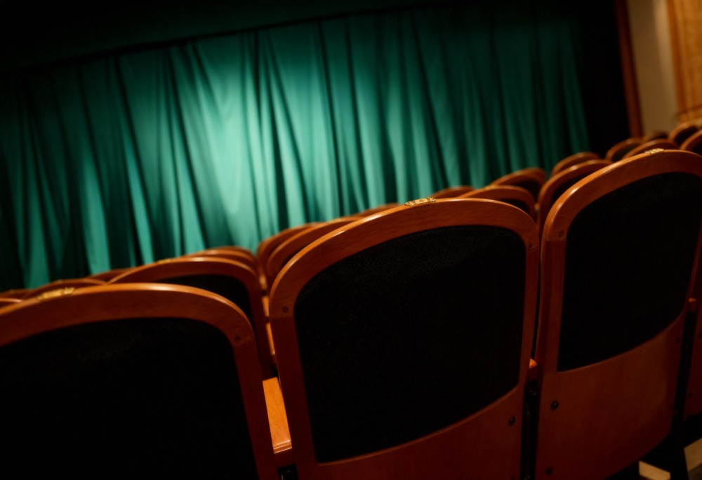 Teatr w Jastrzębiu-Zdroju: Emocje i Twórczość w Parku Zdrojowym!