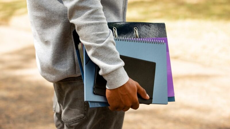 Edukacja o zagrożeniach – spotkanie nauczycieli z policją w SP 14