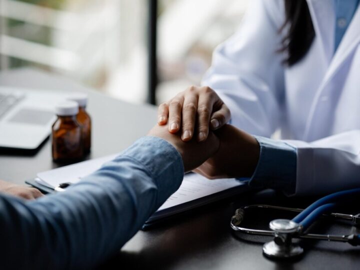 Weronika Cębrzyna żegna się z MOPS w Żorach po latach oddanej służby społecznej