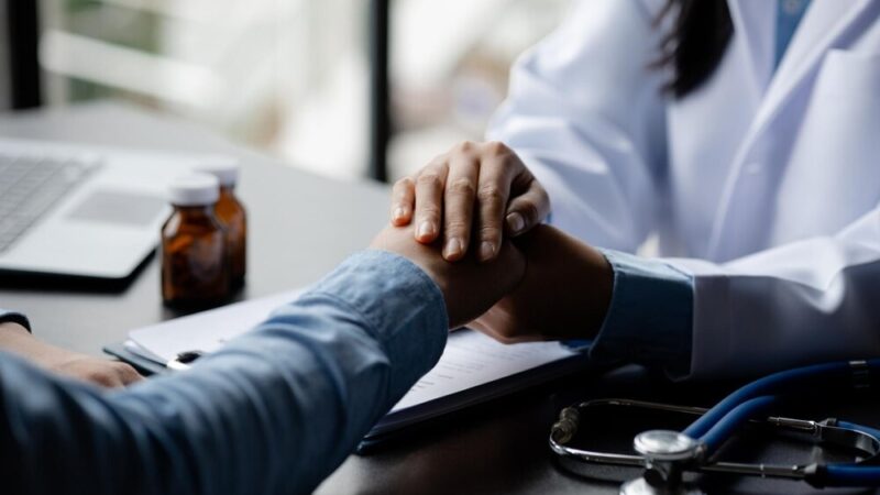 Weronika Cębrzyna żegna się z MOPS w Żorach po latach oddanej służby społecznej