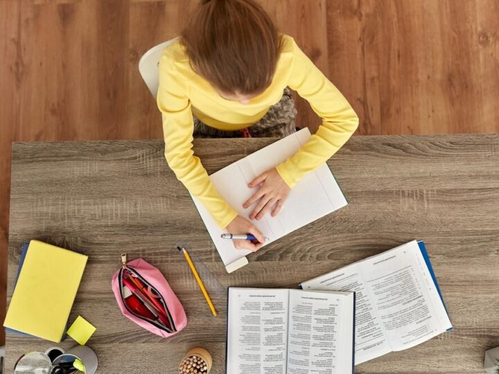 Debata w Łaźni Moszczenica: Czy AI zastąpi nauczycieli w ocenianiu prac?