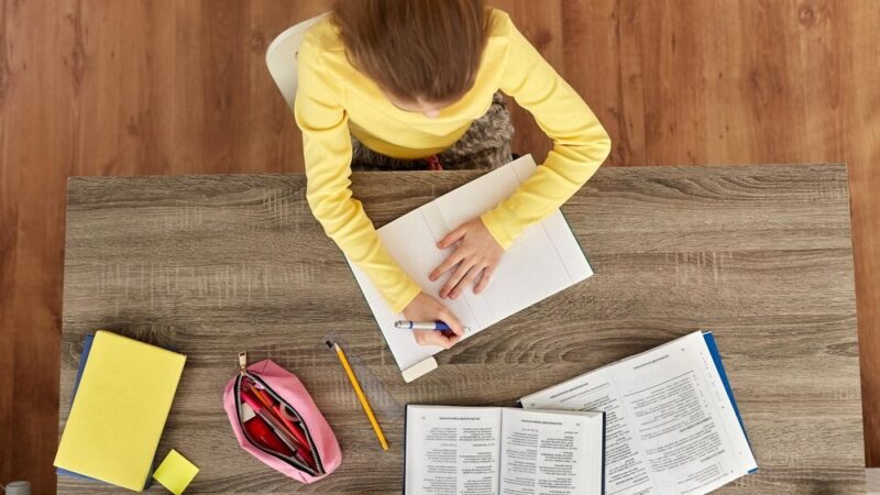 Debata w Łaźni Moszczenica: Czy AI zastąpi nauczycieli w ocenianiu prac?