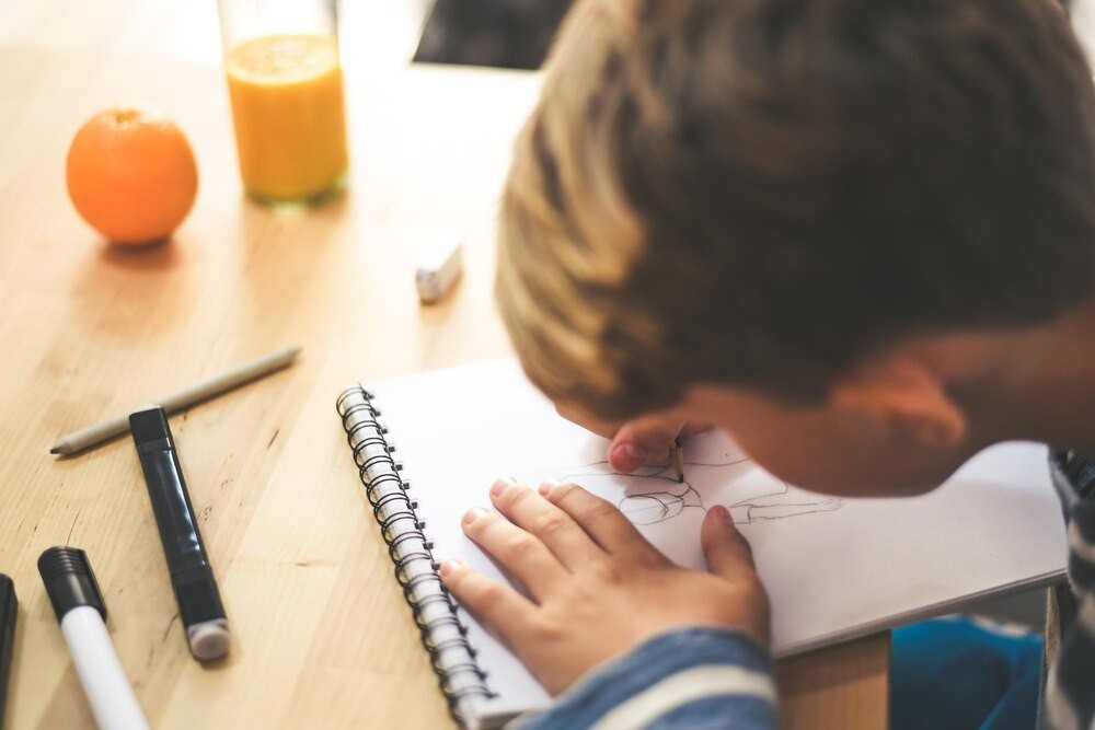 Kolorowa solidarność w Warszowicach: uczniowie promują wsparcie dla osób z autyzmem i zespołem Downa