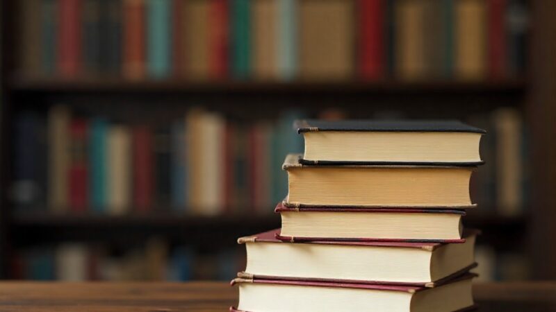 Światowy Dzień Książki w Jastrzębiu-Zdroju: Dyskusja o książce „Off” i relacjach z AI