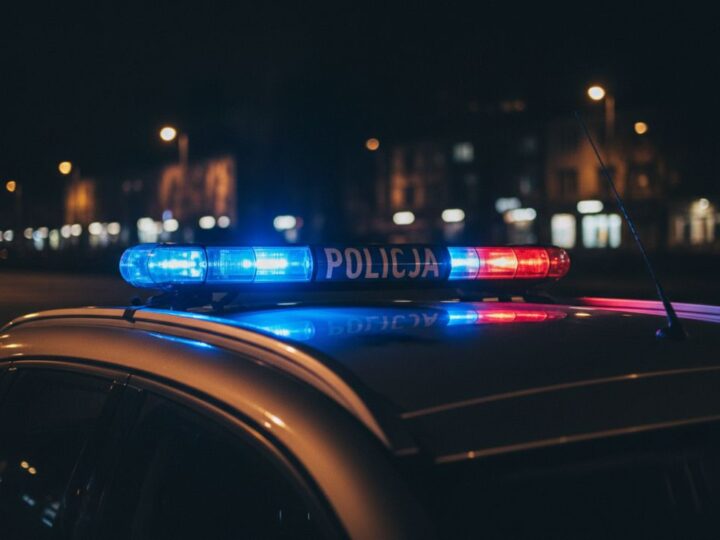 Katowiccy policjanci powstrzymali oszustwo, ratując seniorów przed utratą 50 tysięcy złotych
