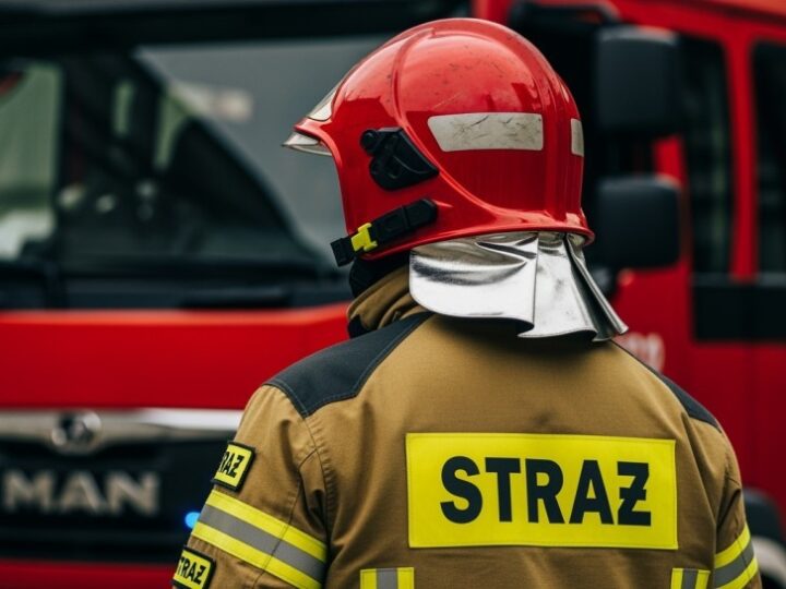 Zabytkowa sikawka konna po renowacji znów zdobi plac przed Urzędem Gminy Pawłowice