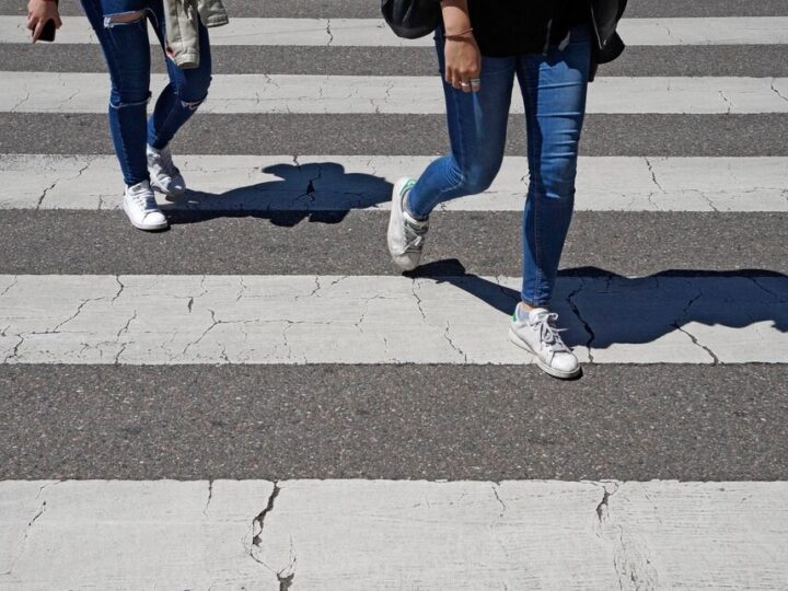 Tragiczny wypadek w Czernichowie: dwie ofiary na drodze po zderzeniu z ciężarówką