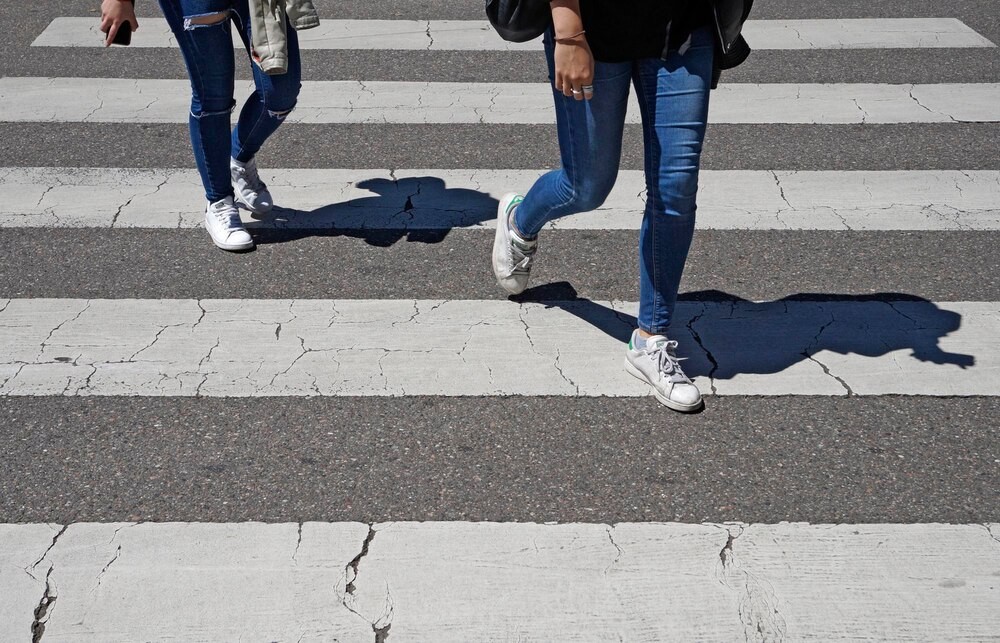 Tragiczny wypadek w Czernichowie: dwie ofiary na drodze po zderzeniu z ciężarówką