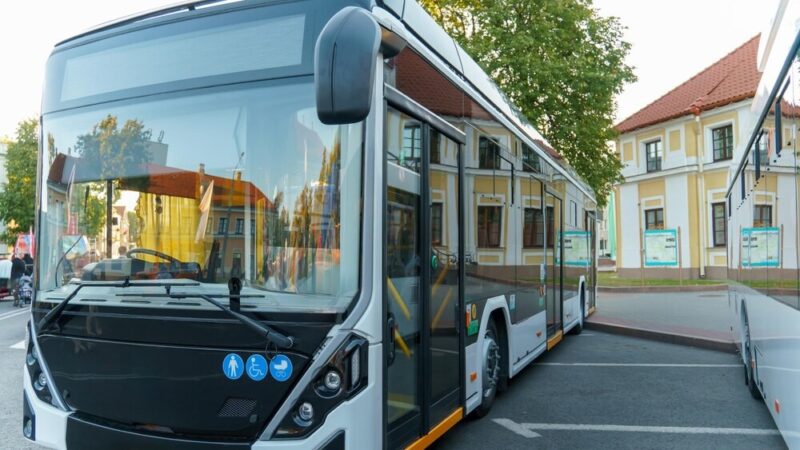 Wspólny bilet dobowy łączy Jastrzębie-Zdrój z Rybnikiem – nowa era podróży w regionie.