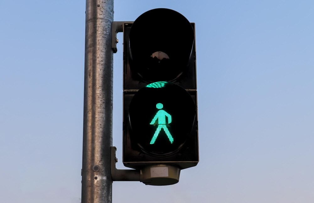 Pieszy potrącony przez ciężarówkę w Żorach podczas cofania