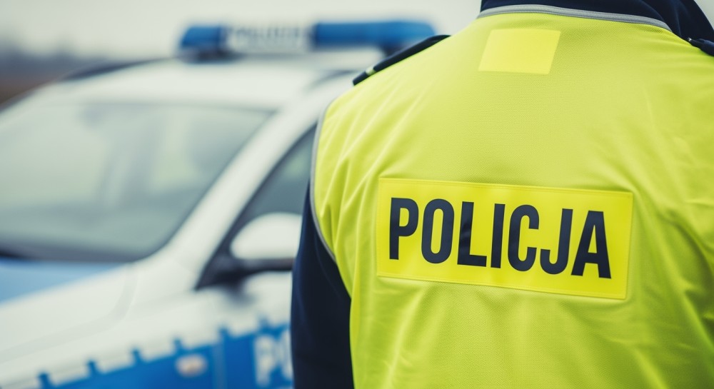Pijany motocyklista z pasażerami uciekał przed policją i kończy na betonowym słupie