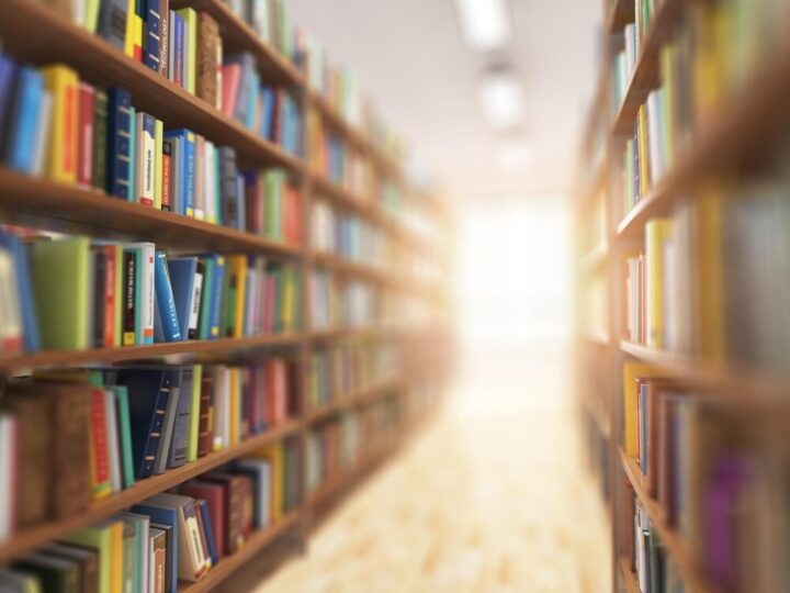 Dzieci odkrywają kosmiczne marzenia Neila Armstronga w bibliotece