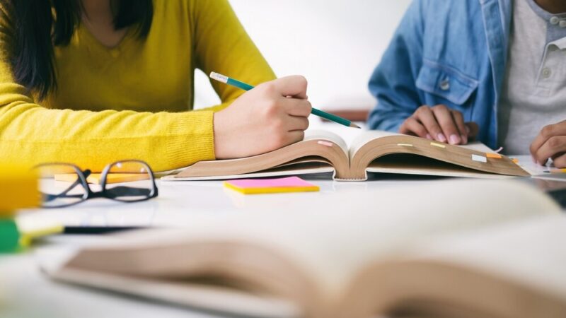 Kreatywne „Literackie Portrety” – konkurs plastyczny dla młodych artystów